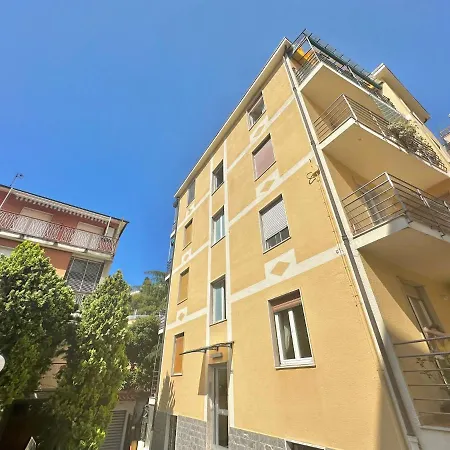 Limone Apartment *